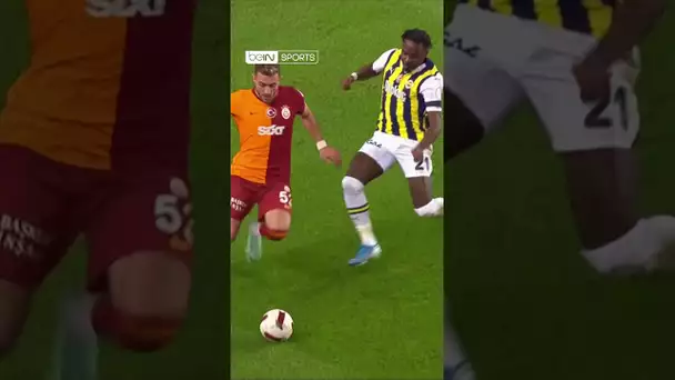 🤯 Le tacle de boucher de Bright Osayi-Samuel dans le derby d'Istanbul ! #shorts #soccer #fenerbahce