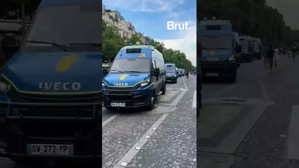 19h20 - Plusieurs milliers de policiers et gendarmes arrivent sur les Champs-Elysées. #psg