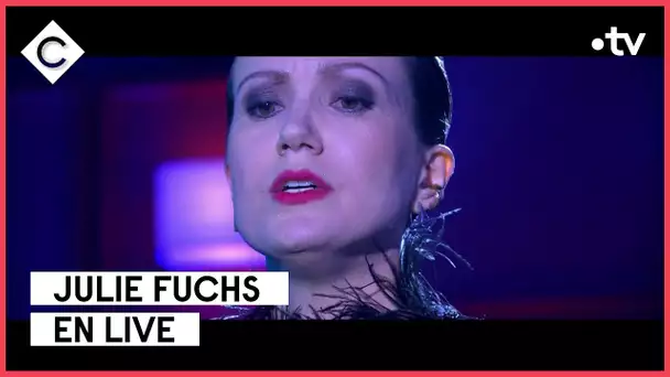 Julie Fuchs en live sur la scène de C à vous - 30/11/2022