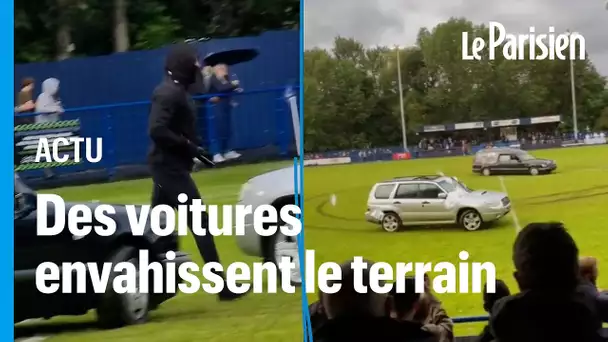 Deux véhicules interrompent un match de football en Angleterre, une enquête est en cours