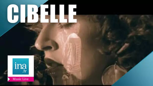 Cibelle "Inutil Paisagem" (live officiel) | Archive INA