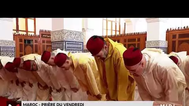 SM le Roi, Amir Al Mouminine, accomplit la prière du vendredi à Salé