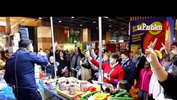 Démonstration de vente à la foire de Paris avec le roi de la gouaille