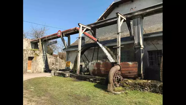 A Cornier, en Haute-Savoie, on fabrique l’huile de noix dans un moulin du 19è siècle