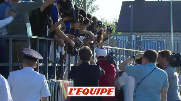 Le bain de foule de Kylian Mbappé à Istra - Foot - CM 2018 - Bleus