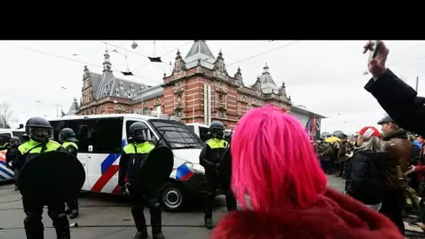Pays-Bas : la police disperse une manifestation "anti-confinement" à Amsterdam • FRANCE 24