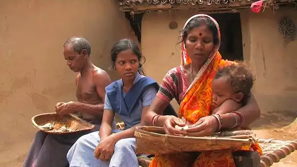 Elle tchip sa mère et tient tête à tout son village