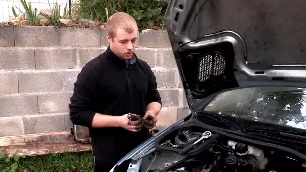 Pour fêter son bac, il détruit la voiture de son père