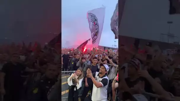 L’incroyable accueil pour Dimitri Payet au Brésil devant ses nouveaux supporters du Vasco de Gama 🇧🇷