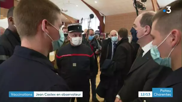 Saint-Maixent-l'École : Jean Castex en observateur au centre de vaccination