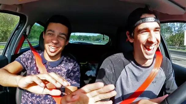 2 BEAUFS DANS UNE VOITURE !