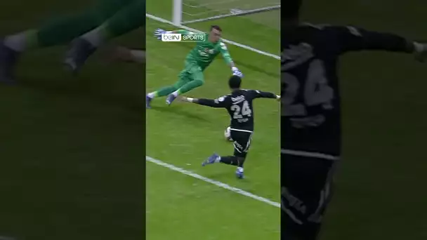 👏 Le beau geste de Muslera pour empêcher le joueur de Besiktas de se prendre le poteau ! #shorts