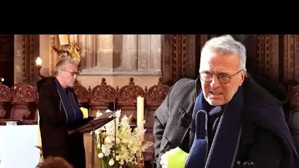 Funérailles de Marie Laforêt  Laurent Ruquier, blessé, vient avec la main bandée