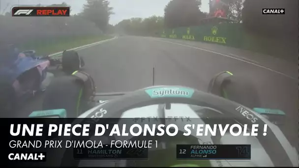 Une pièce de la voiture d'Alonso s'envole en pleine course ! - Grand Prix d'Imola - F1