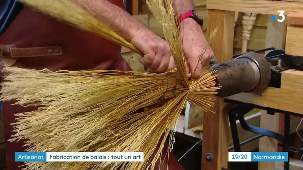 Un fabricant de balais en paille de Sorgho s'installe près de Dieppe