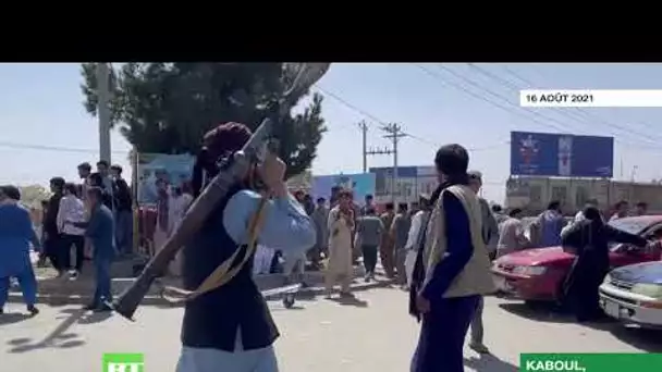 Kaboul : des coups de feu entendus alors qu'une foule prend l'aéroport d'assaut