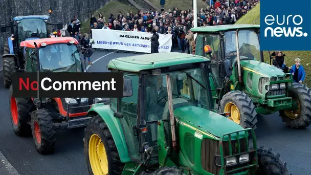 Les agriculteurs protestent et bloquent Valence