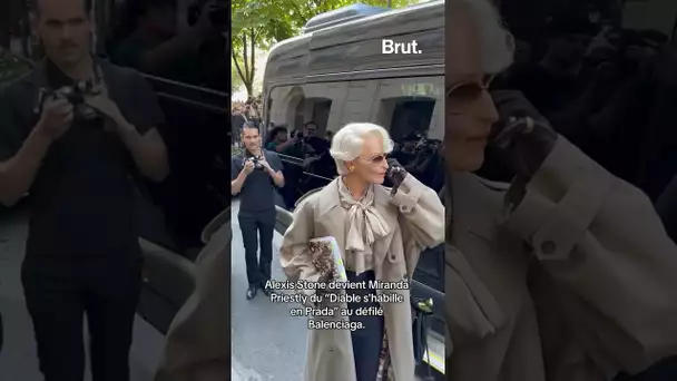 Alexis Stone devient Miranda du "Diable s’habille en Prada" au défilé Balenciaga #parisfashionweek
