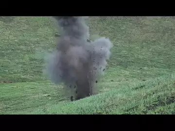 Guerre en Ukraine : "Il faudra au moins 50 ans pour déminer les milliers d'engins explosifs"