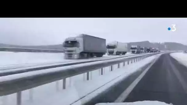 Météo : la neige et les poids lourds perturbent la circulation sur l'A75