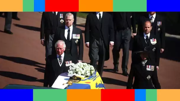 👑  Obsèques du prince Philip : le prince Charles et le prince Harry très émus derrière le cercueil
