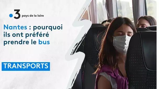 En bus avec les passagers d'un transporteur low cost