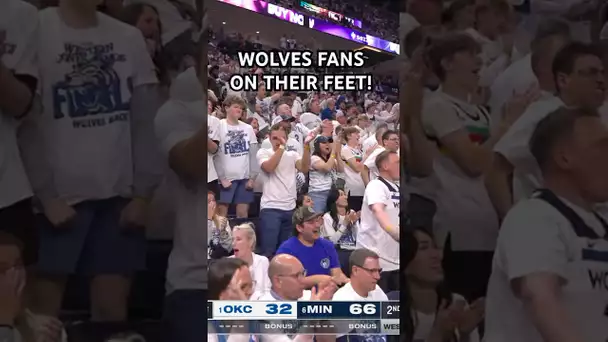 Randle powers through for the lay, the fans love it!!