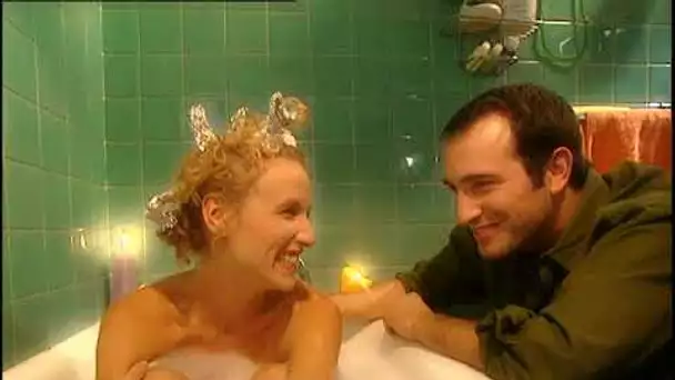 Un gars une fille - best of - dans la salle de bain