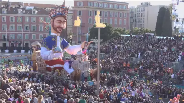 Carnaval de Nice 2023 : le char du Roi sur la place Masséna