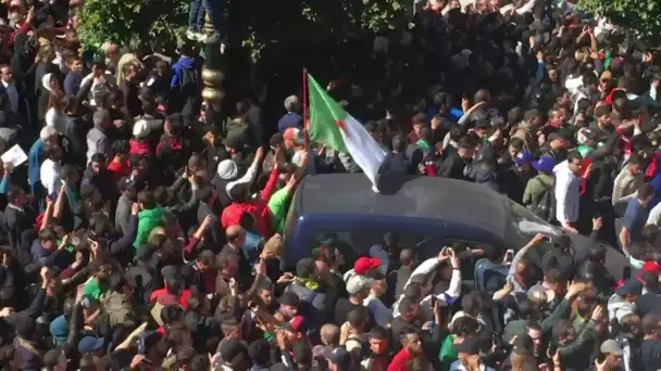 Manifestations en Algérie - Des milliers d&#039;Algériens dans la rue à Alger