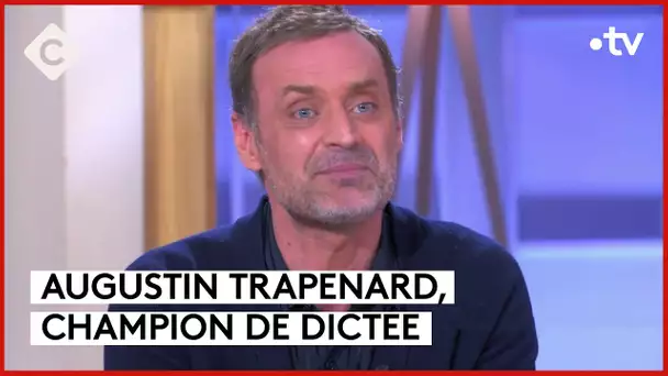 Une dictée géante au pied de la Tour Eiffel avec Augustin Trapenard - C à Vous - 01/04/2024