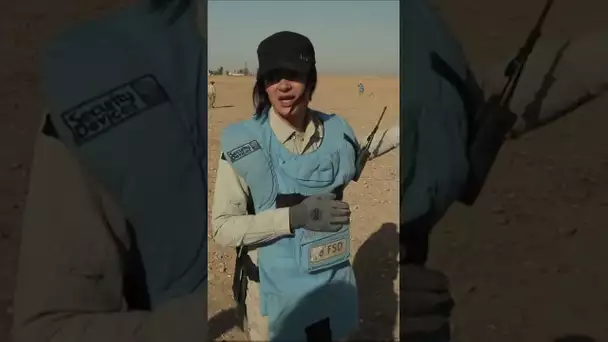 Les femmes de Mossoul aident a déminer