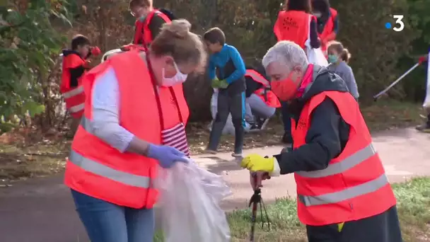 Dijon : plus de 150 kilos de déchets récoltés lors du "grand nettoyage citoyen" au lac Kir