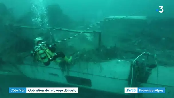 Dans le Parc national de Port-Cros, opération de relevage du Reine d'Azur, yacht coulé en août 2021