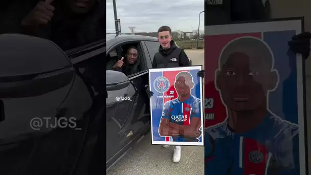 Le cadeau cool d’un fan du PSG à Randal Kolo Muani ! 🎁 #shorts