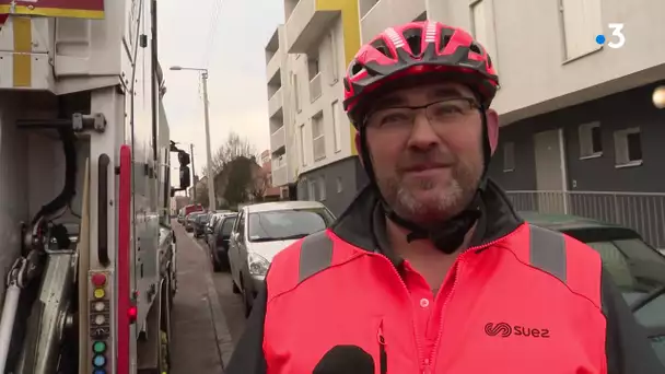 Dijon : au lendemain du réveillon de Noël, les éboueurs sont là pour nettoyer la ville !