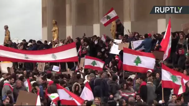 Des Libanais de Paris dans la rue pour protester contre le gouvernement de leur pays natal