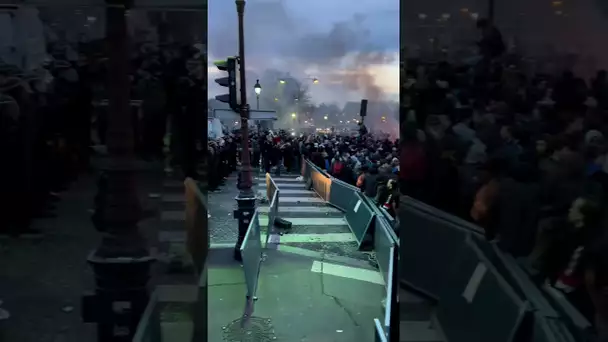 Manifestation sauvage face à l’Assemblée après l’utilisation du 49.3 pour la réforme des retraites