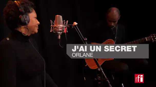 Orlane chante "J'ai un secret" dans Couleurs tropicales