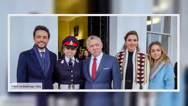 ✅  PHOTO – Fierté de Rania de Jordanie : sa fille Salma a décroché son diplôme de pilote d’avion