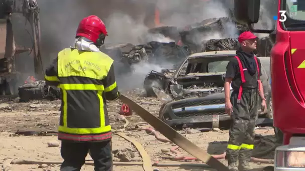 Pyrénées-orientales: impressionnant incendie dans une casse automobile près de Céret