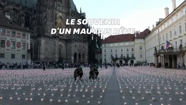 En hommage aux victimes du Covid, 30.000 bougies ont été allumées à Prague