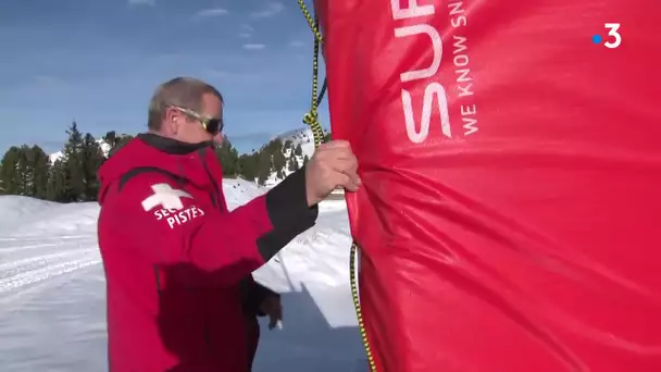 Préparation avant l'ouverture des pistes à Chamrousse en Isère