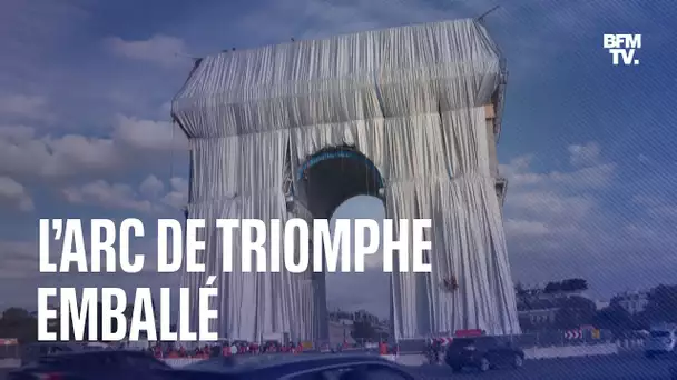 L’Arc de Triomphe se transforme en un géant paquet-cadeau