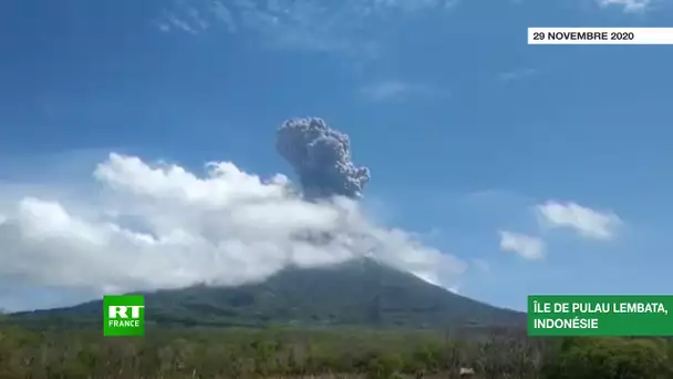 Une caméra capte l'éruption du volcan indonésien Lewotolo