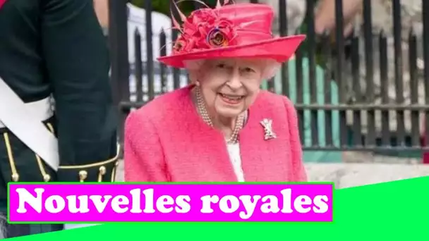 'Nous y sommes encore' La plaisanterie joyeuse de la reine pendant Balmoral après que le poney se so