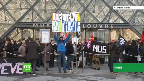 Retraites : blocage du musée du Louvre par des manifestants, les touristes laissés à la porte