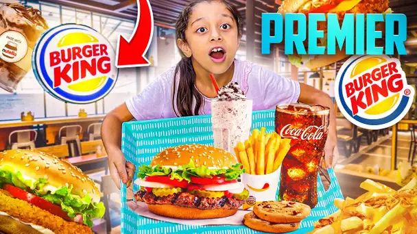 MA SOEUR MANGE POUR LA PREMIÈRE FOIS A BURGER KING ( C'est chelou)