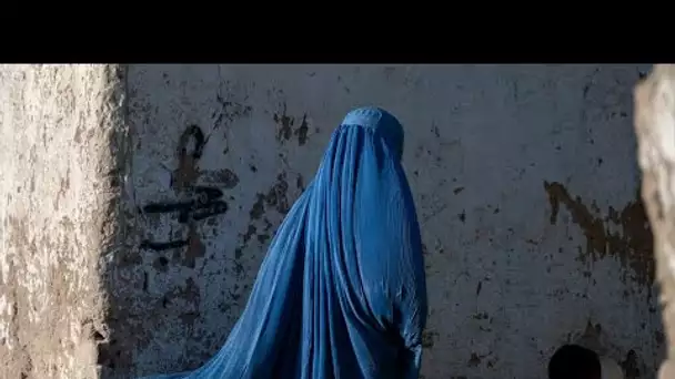 En Afghanistan, les femmes de nouveau contraintes de porter la burqa en public • FRANCE 24