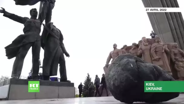 La ville de Kiev déboulonne une statue soviétique célébrant l'«amitié entre les peuples»